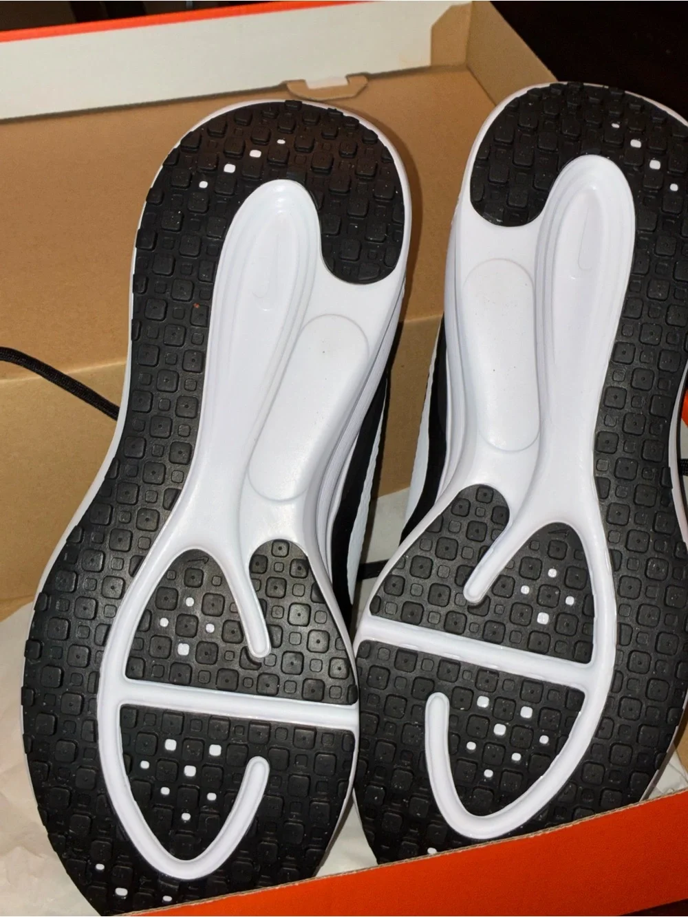 NIKE I Women’s Running Sneakers I Black & White I Sz 10 I NIB